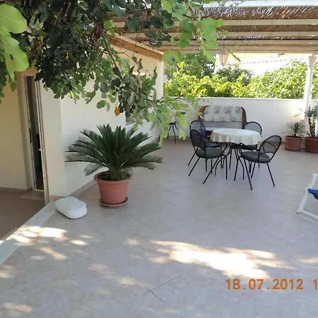 Lidija Mit Terrasse Und Meerblick Apartman *