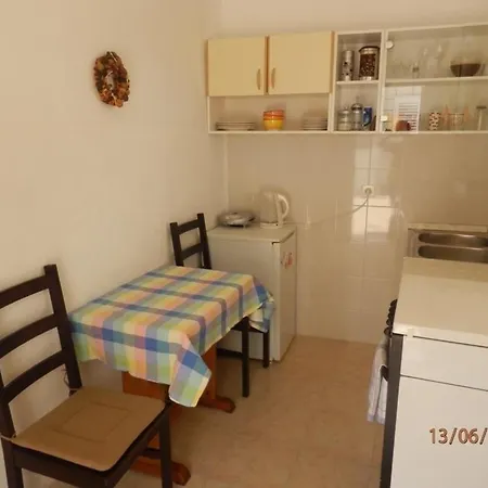 Lidija Mit Terrasse Und Meerblick 아파트