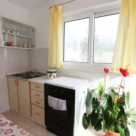 Lidija Mit Terrasse Und Meerblick 아파트