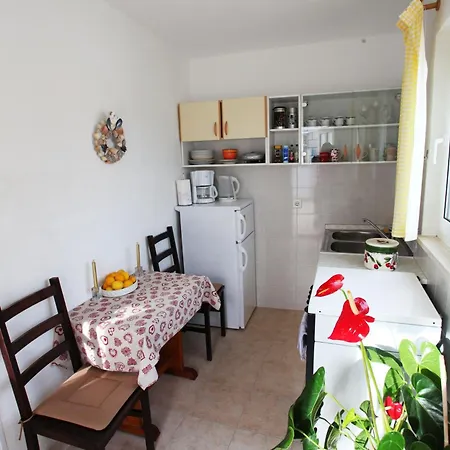 Lidija Mit Terrasse Und Meerblick Apartament