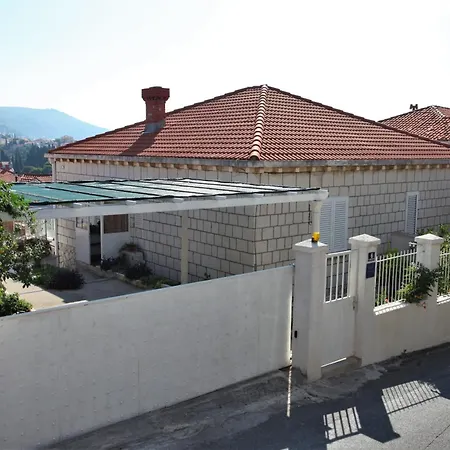 Lidija Mit Terrasse Und Meerblick Appartement *